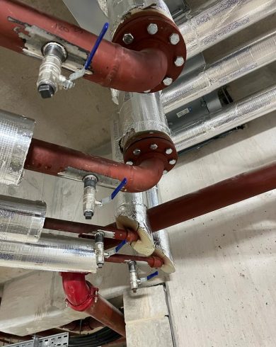 Hot Tapping Contractors installing valves