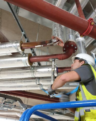 Hot Tapping Contractors London installing a Valve