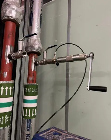 Hot Tapping Contractors London installing valves