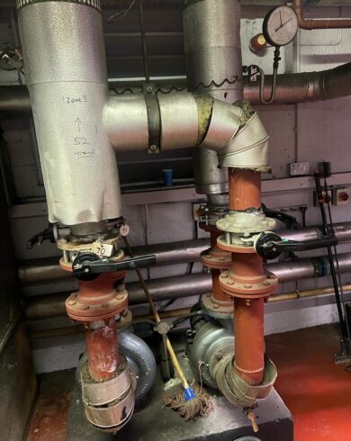 Valve replacement with pipe freezing