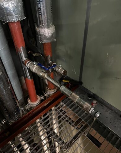 Hot Tapping Contractors Surrey - installing long handled valves
