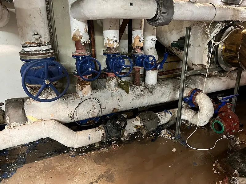 Pipe Freezing in Kensington. Gate Vales Installed.